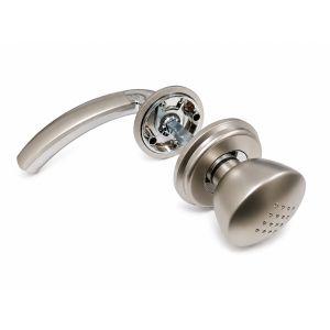 Szyld TECHNO  klamko-gałka TECHNO do drzwi: zewnętrznych lewych/wewnętrznych prawych o grubości max. 69 mm, chrom-nikiel satyna